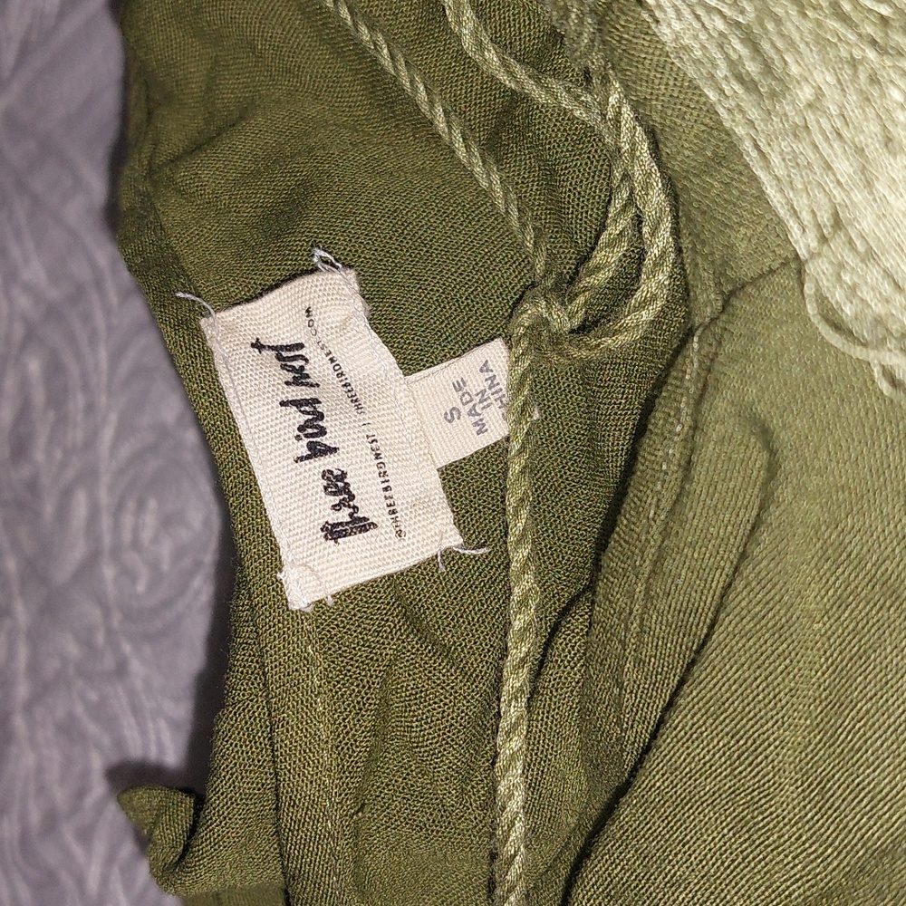 Gorgeous green flowing top!